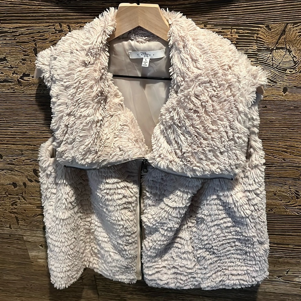 Like new, faux fur vest.